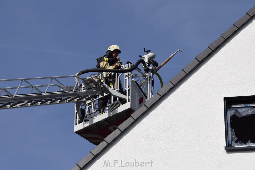 Feuer 2 Dachstuhl Koeln Dellbrueck Von der Leyen Str P051.JPG - Miklos Laubert